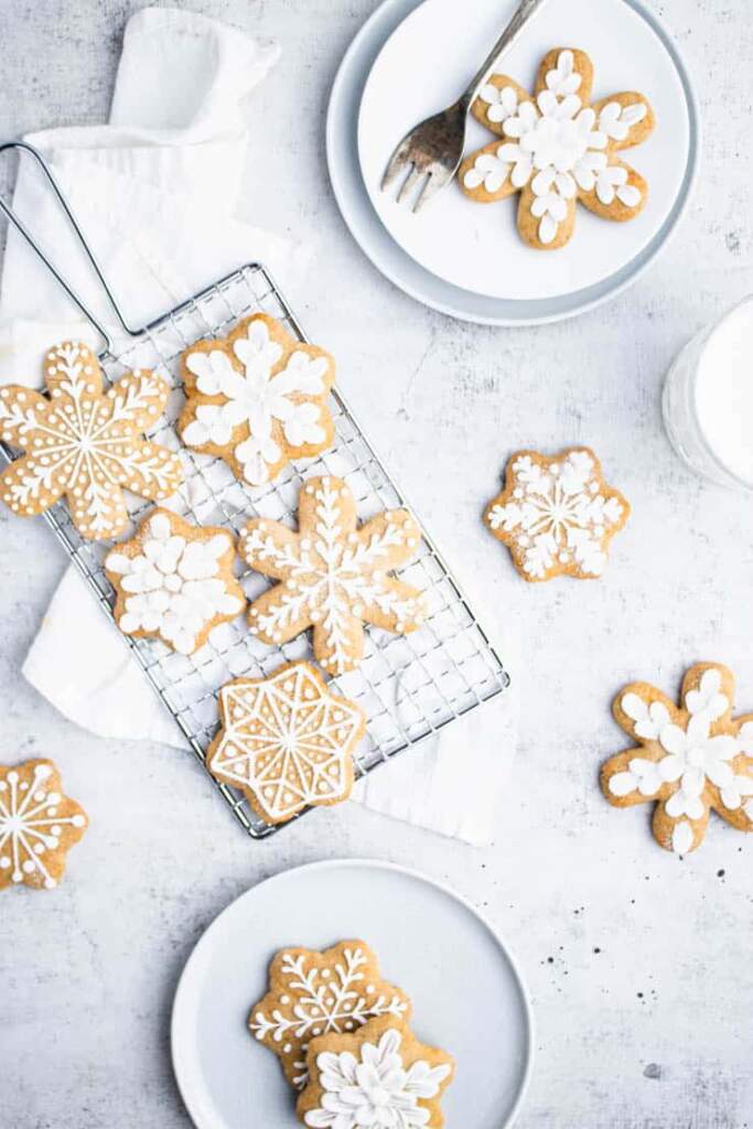 Pepperkaker snowflakes on a white counter